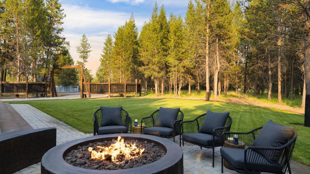 Newly Built • Sauna • Hot Tub • Cold Punge Lazy River Glamp-House by AvantStay